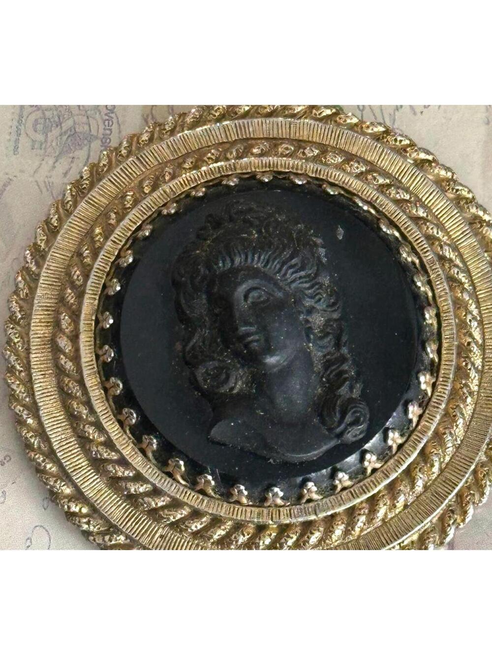 Vintage Dark Academia Ornate Gold Tone Black Cameo Round Rich Brooch